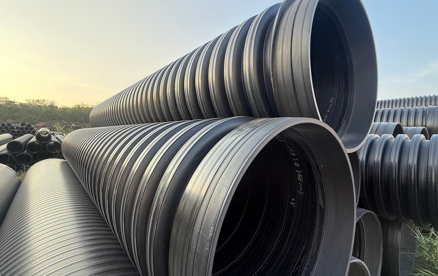Large-diameter corrugated pipe stacked outdoors, the sizes used for cooling water culverts