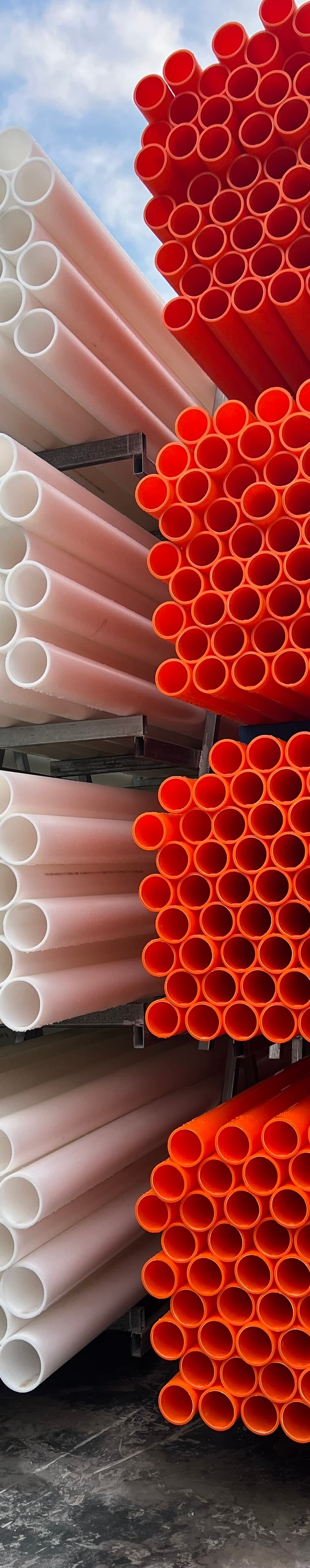 Large-diameter PE pipe in the production hall, produced for oilfield gathering lines