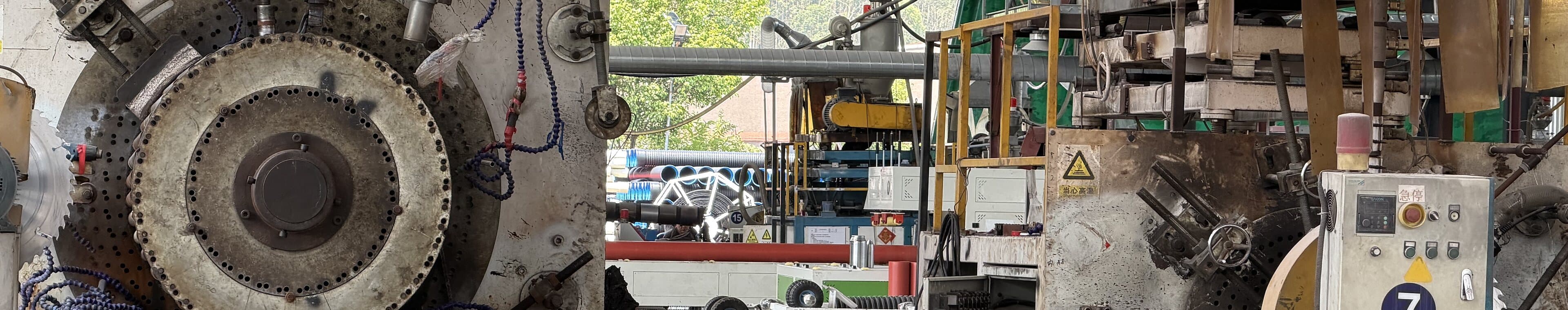 The extruder and screen changer on a running line, seen from the operator side
